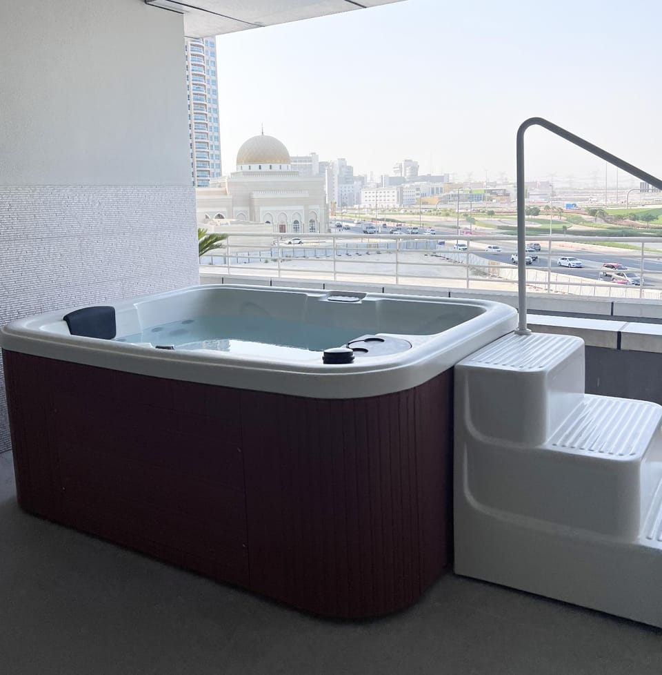 Hot Tub, Hot Tub
