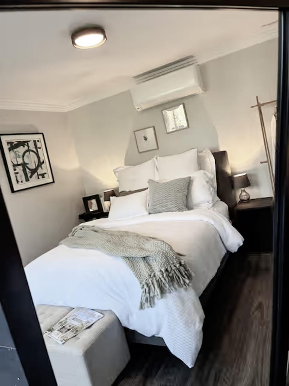 Bed, Photo of the whole room, heating, air conditioner