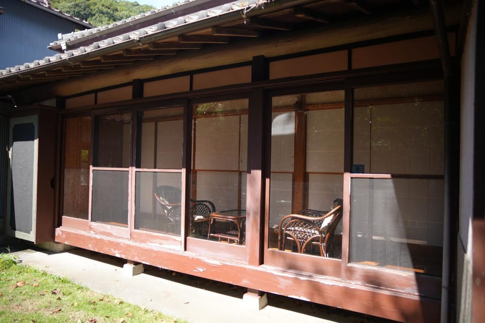 Property building, Day, Balcony/Terrace