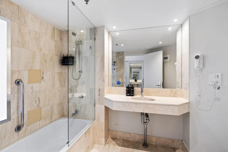 Shower, Bathroom, Bath, towels