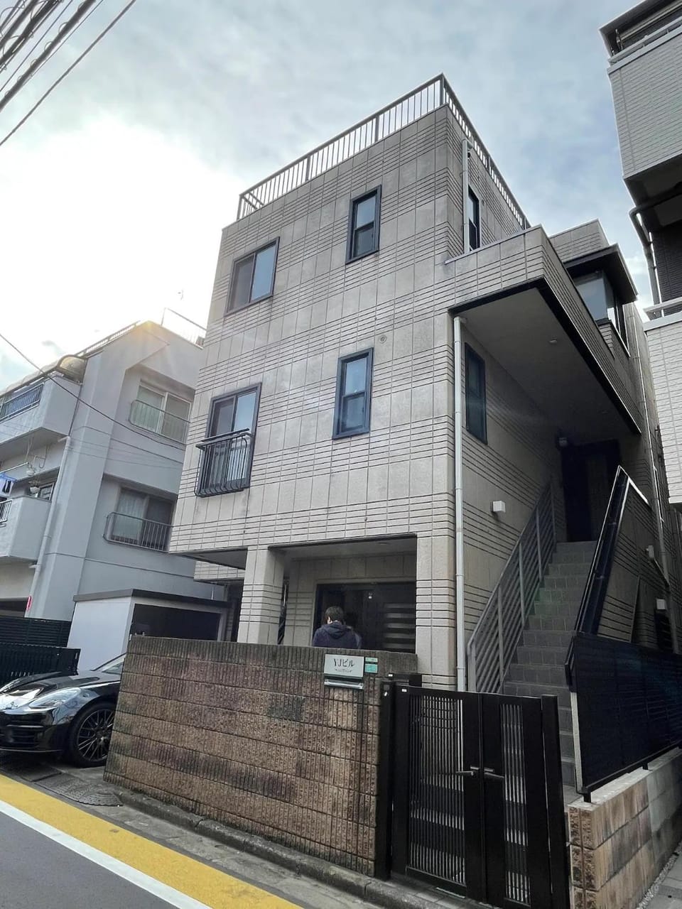 Property building, Neighbourhood