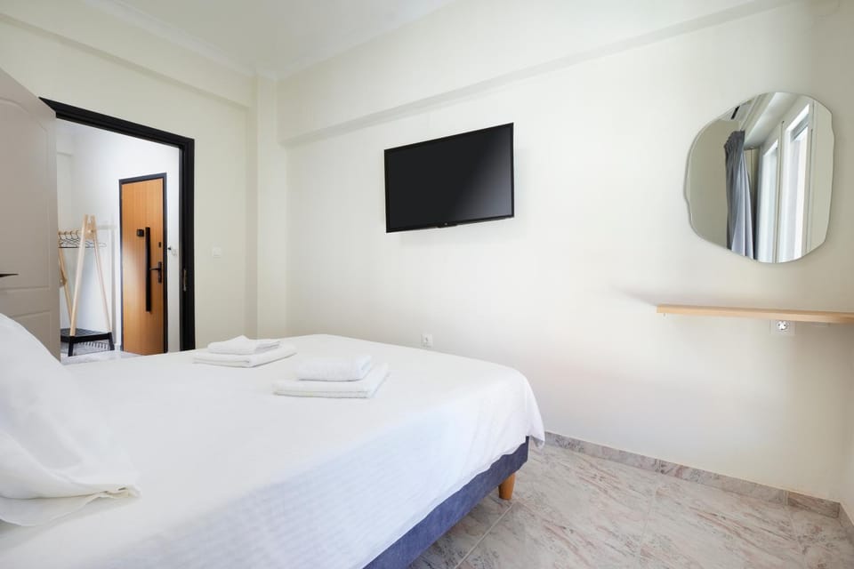 Bed, TV and multimedia, Bedroom, towels, wardrobe