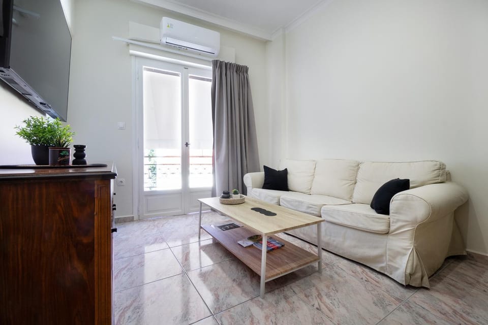TV and multimedia, Living room, Seating area, air conditioner