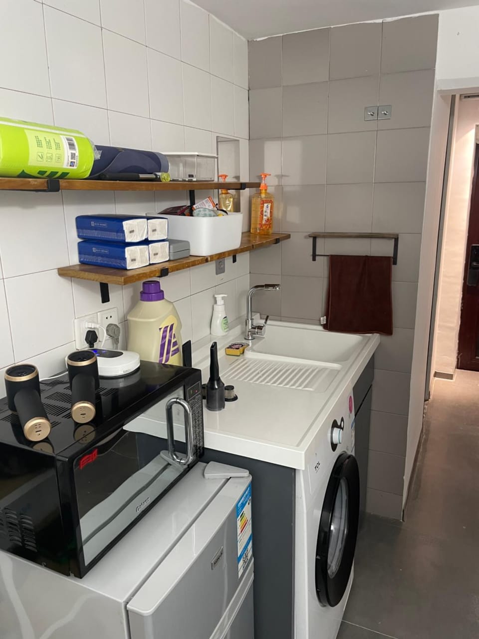 Living room, microwave, minibar, washing machine