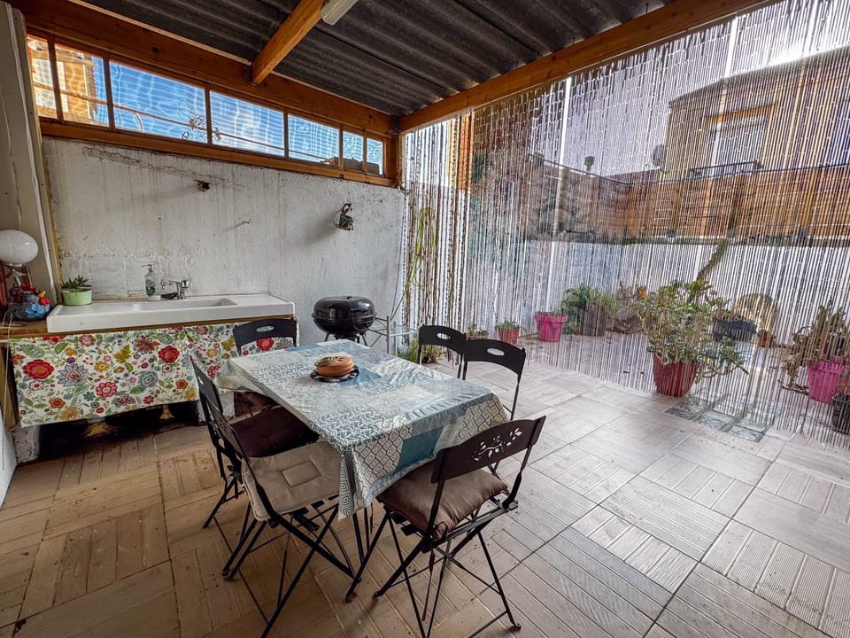 Patio, Dining area