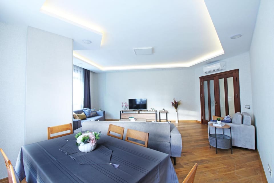 Living room, Dining area
