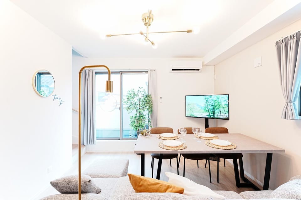 TV and multimedia, Living room, Seating area, Dining area, air conditioner