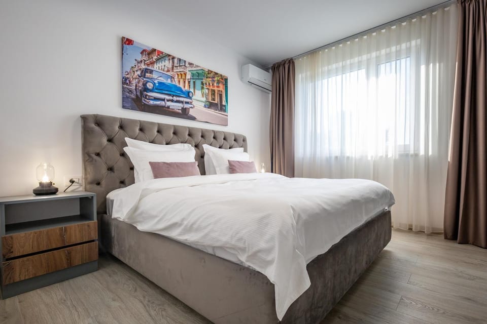 Bed, TV and multimedia, Balcony/Terrace, Photo of the whole room, Bedroom, flat iron, hair dryier, internet, wardrobe, laundry, air conditioner