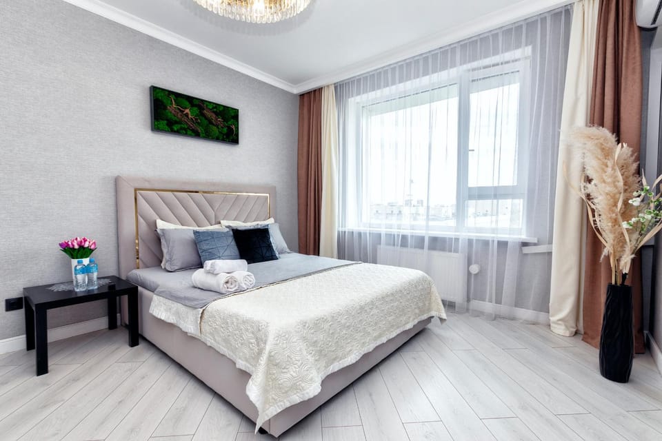 Bed, TV and multimedia, Photo of the whole room, Bedroom, towels