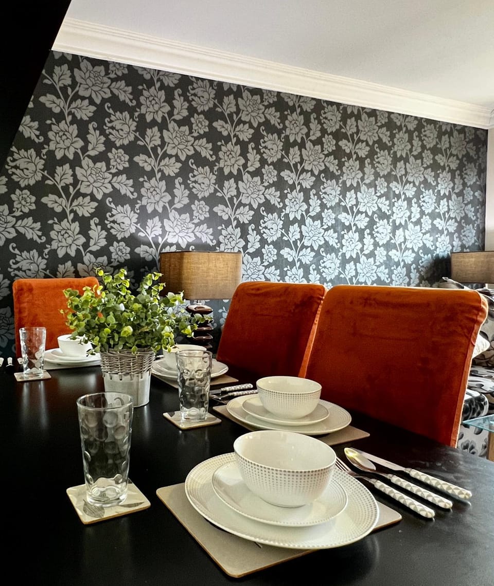 Living room, Seating area, Dining area