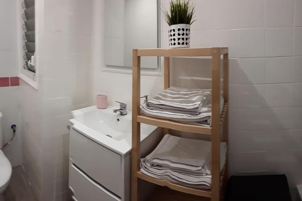 Bathroom, towels
