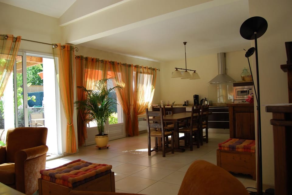 Living room, Dining area