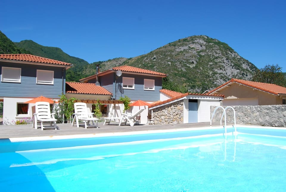 Swimming pool, Swimming pool
