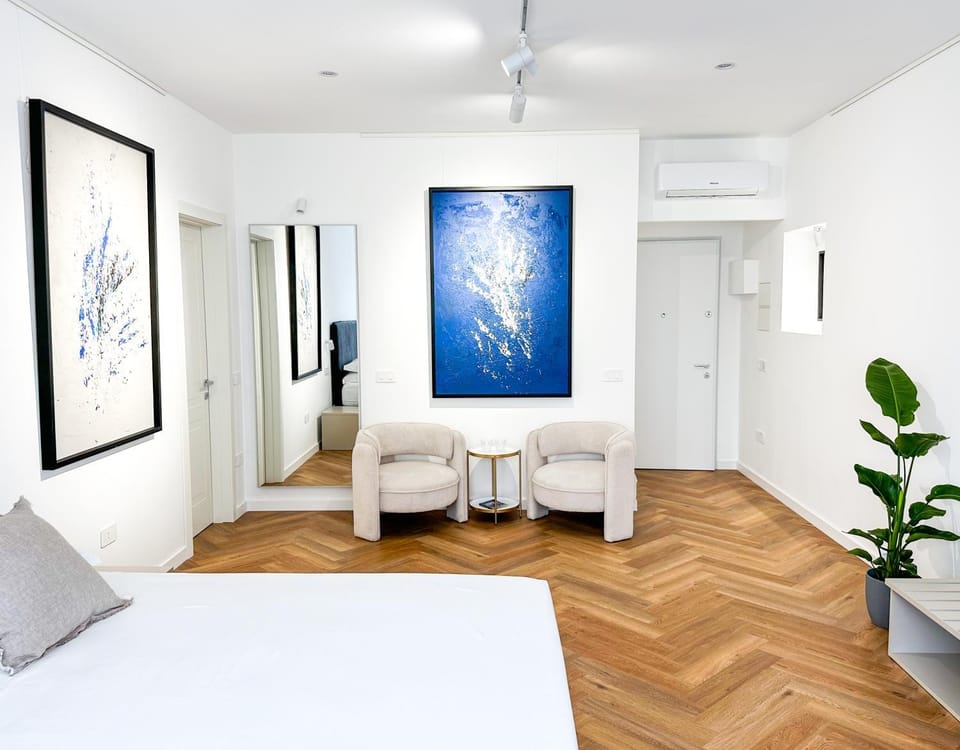 Seating area, Bedroom