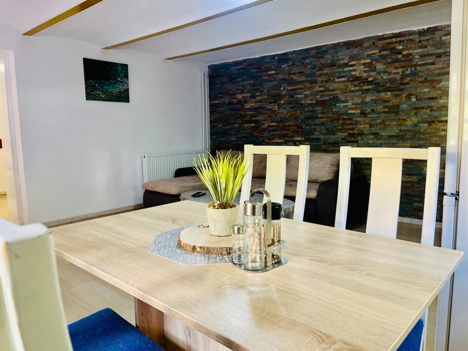 Seating area, Dining area
