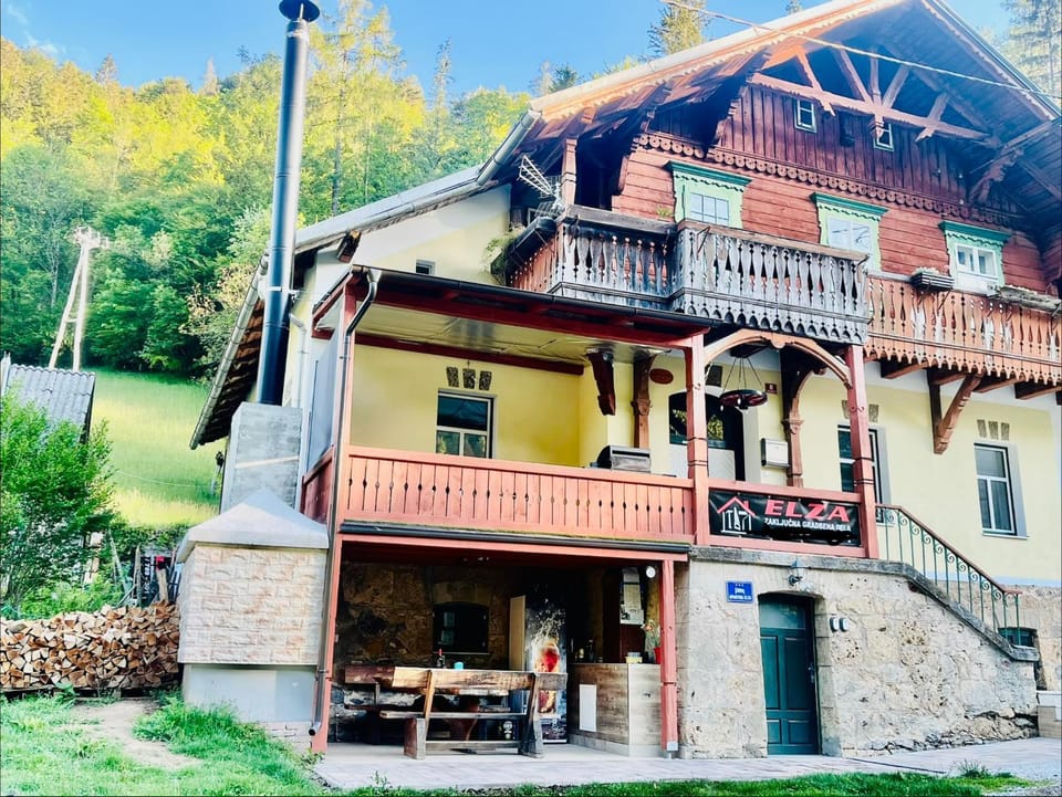 Property building, Patio, Day, Balcony/Terrace
