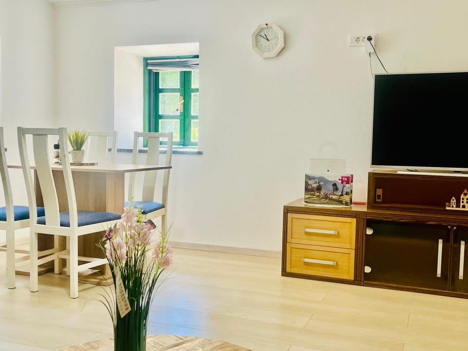 TV and multimedia, Dining area