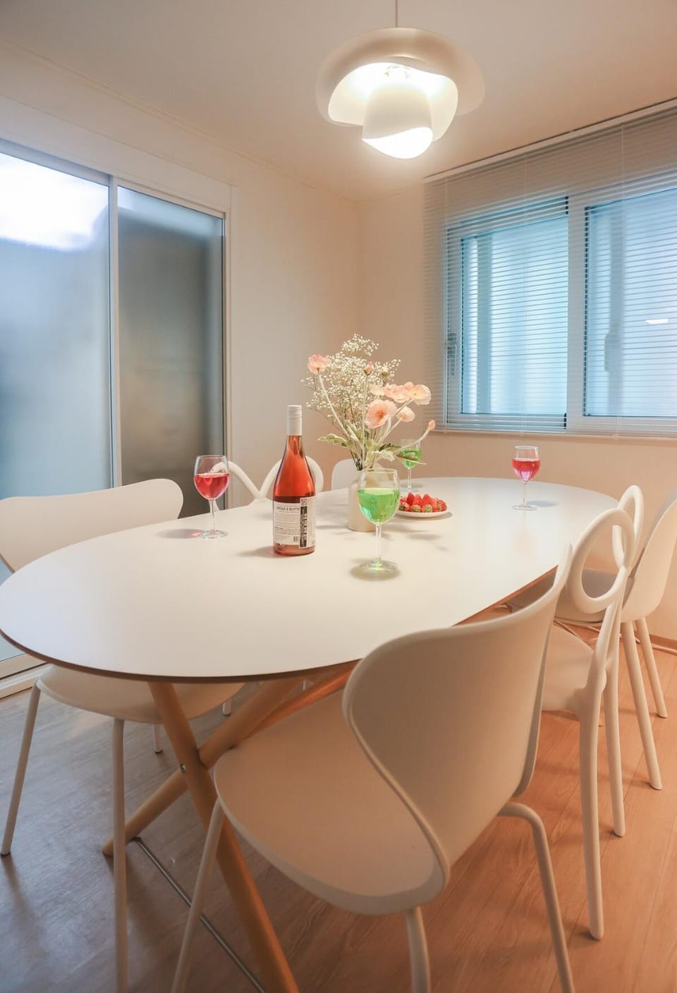 Seating area, Dining area, Food