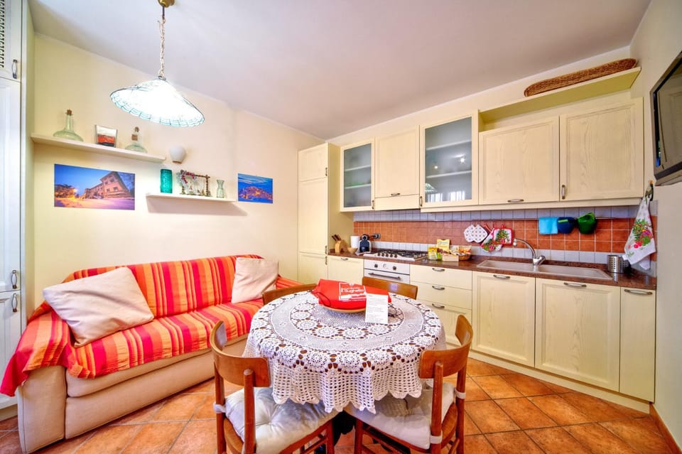 Kitchen or kitchenette, Living room, Dining area