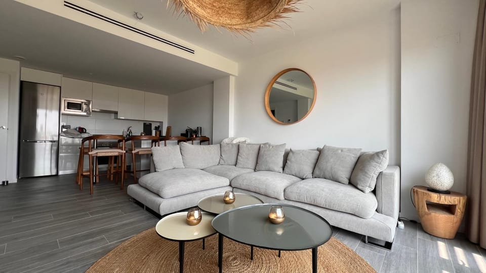 Kitchen or kitchenette, Living room, Seating area, Dining area