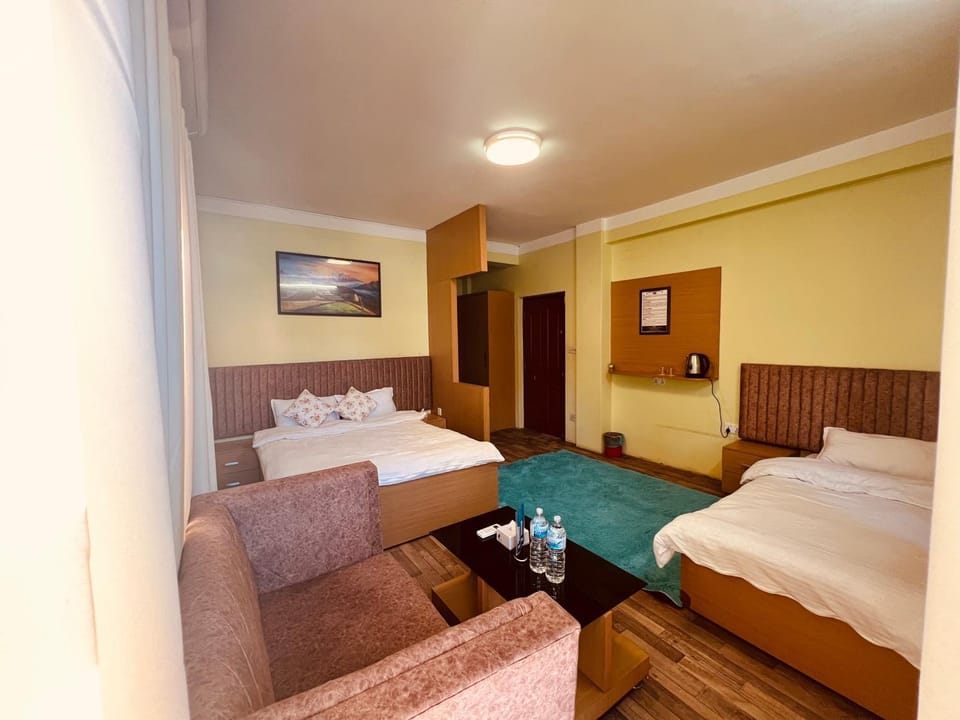 Bed, Photo of the whole room, Seating area, Bedroom
