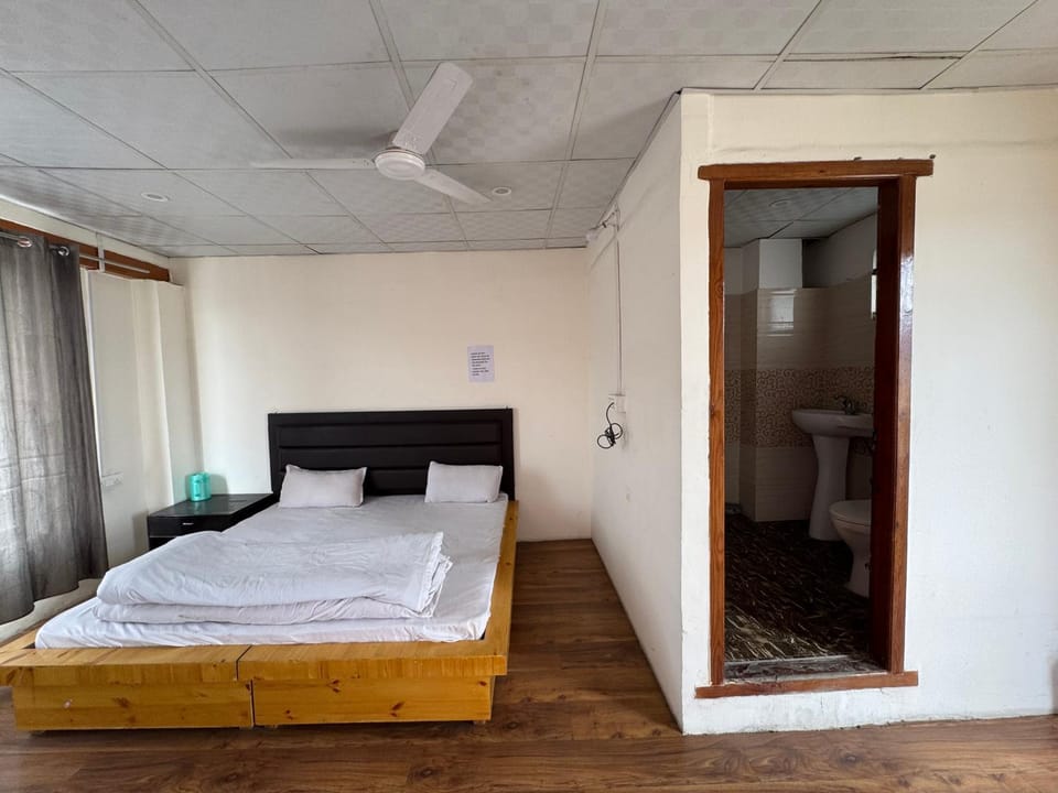 Highway Inn Guest House Bed and Breakfast in India