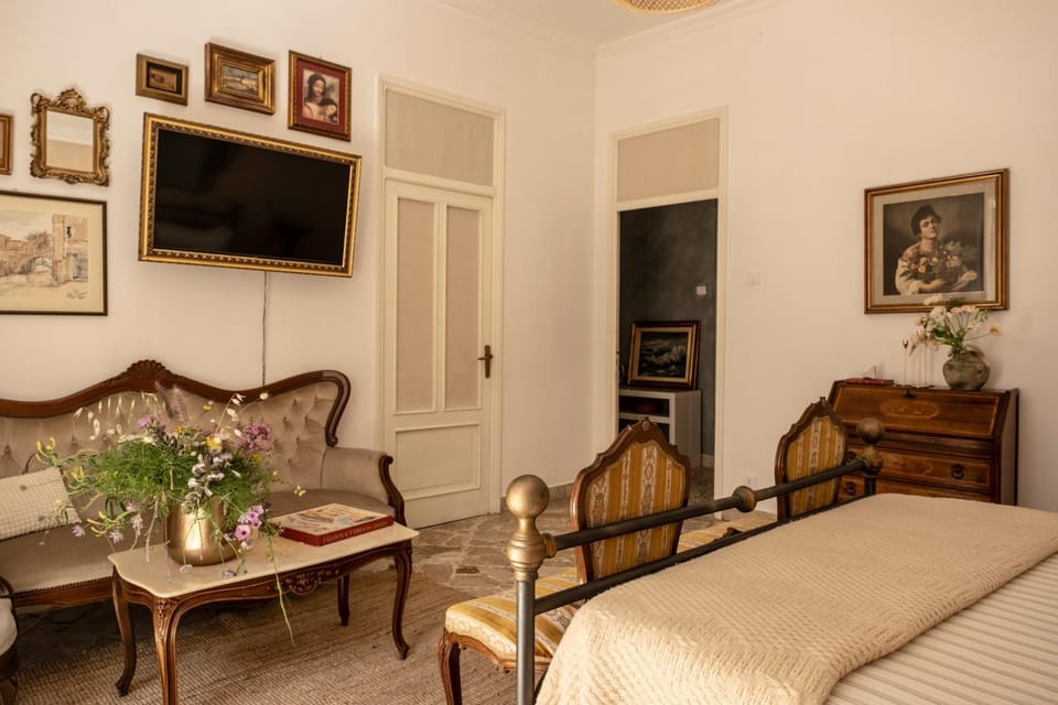 TV and multimedia, Seating area