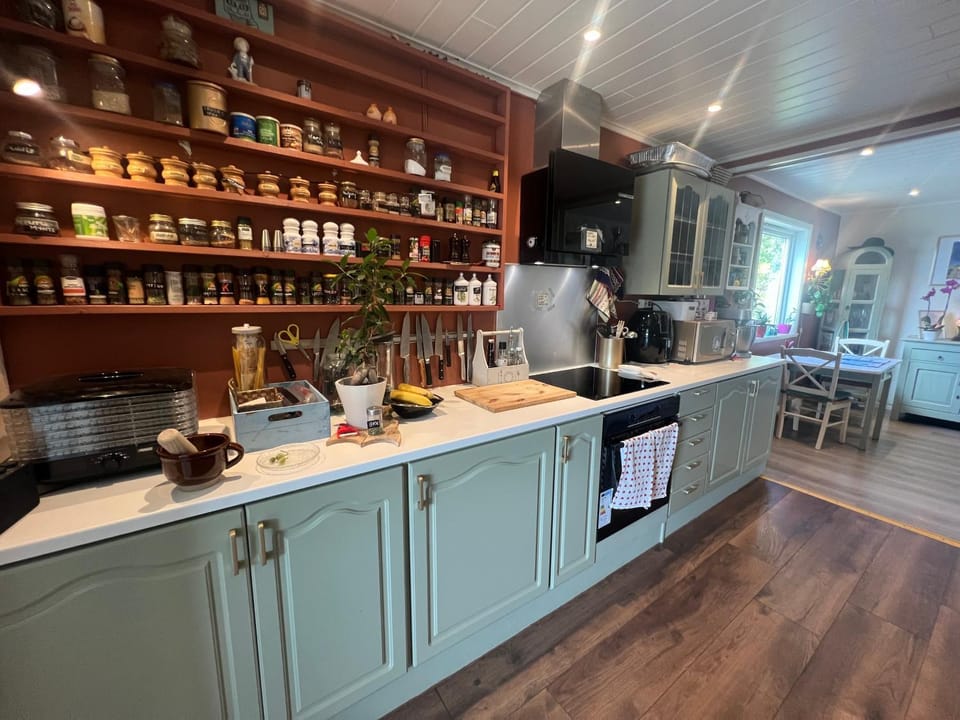 Kitchen or kitchenette, Kitchen or kitchenette