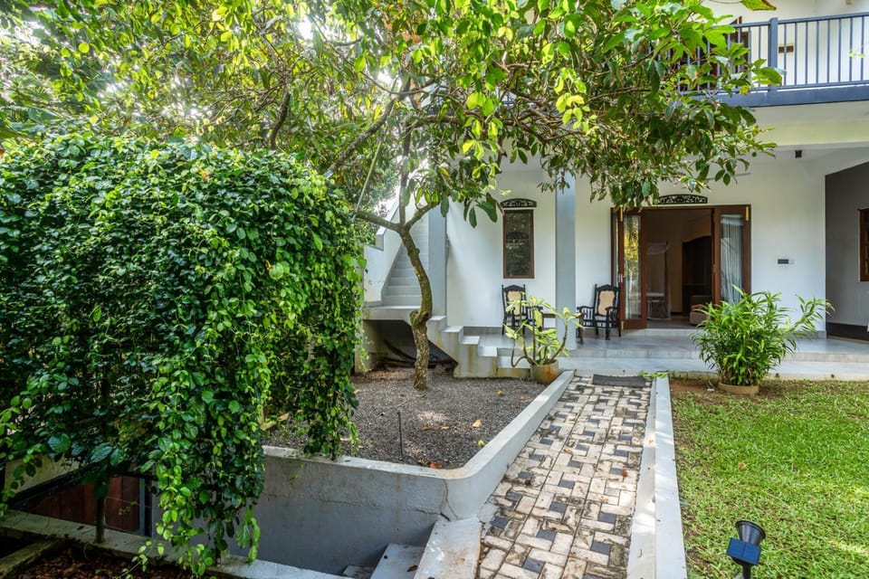 Property building, Patio, Day, Garden, Garden view