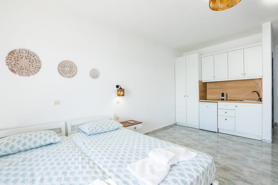 Bed, Kitchen or kitchenette, Photo of the whole room, Bedroom, wardrobe