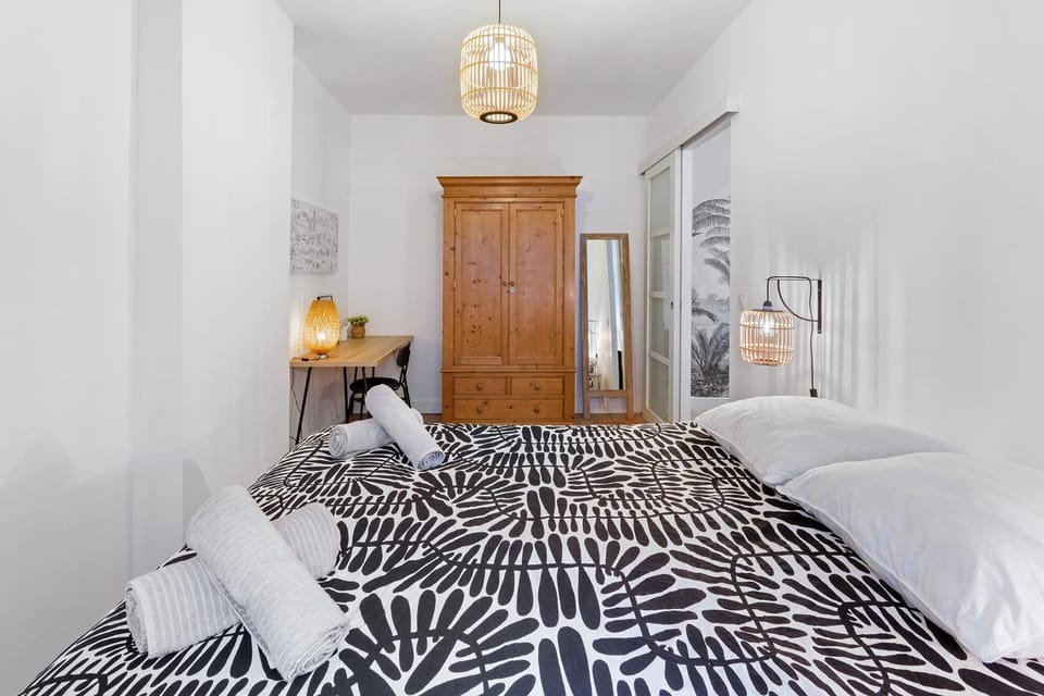 Bed, Photo of the whole room, Seating area, Bedroom, towels, wardrobe