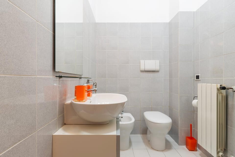Shower, Toilet, Bathroom, bidet, towels
