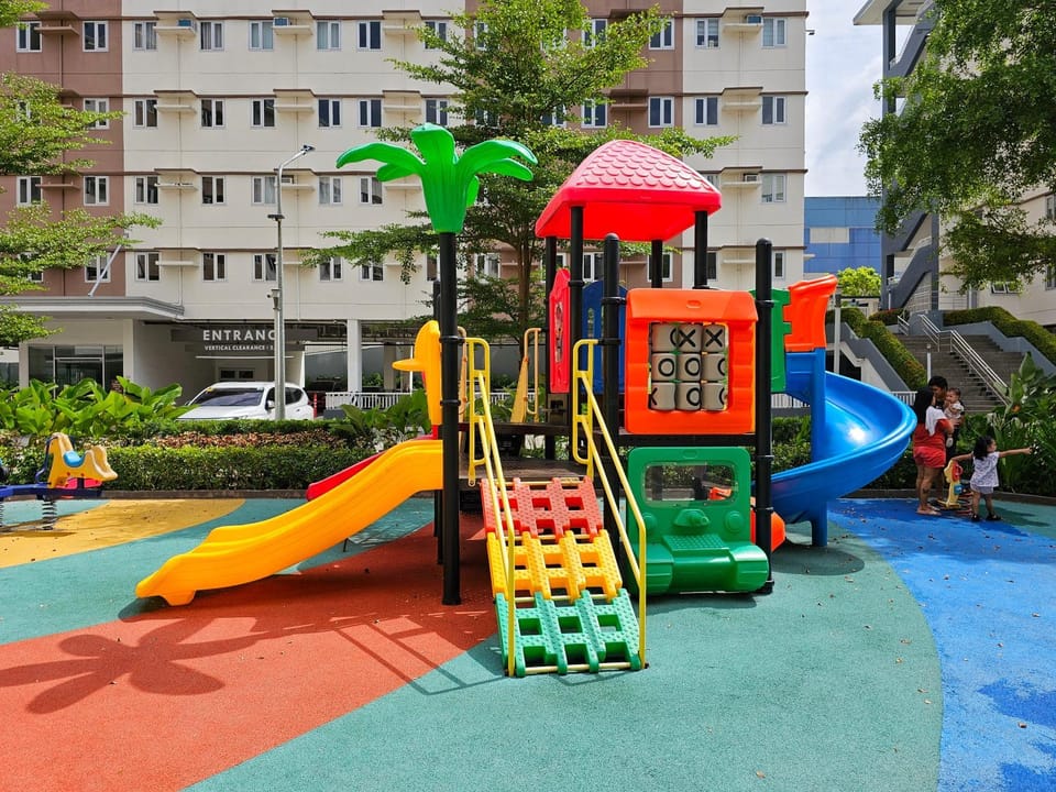 Communal lounge/ TV room, Day, Natural landscape, Children play ground, Evening entertainment, Pool view, Swimming pool
