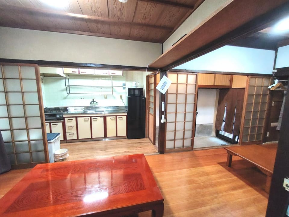 Kitchen or kitchenette, Dining area, stove