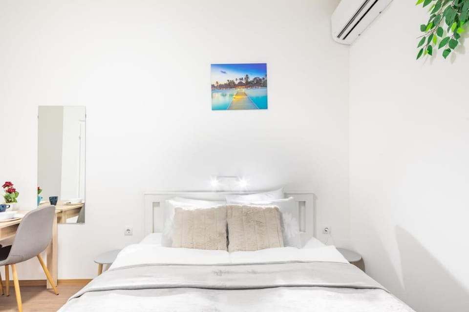 Central - NEW - Quiet and Comfy Studio Apartment in Budapest