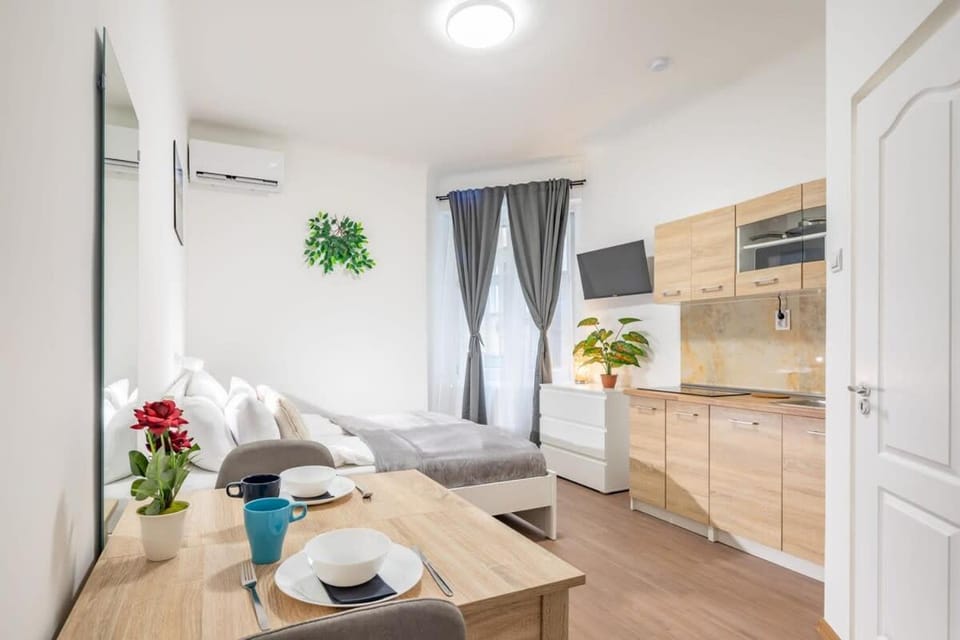 Central - NEW - Quiet and Comfy Studio Apartment in Budapest