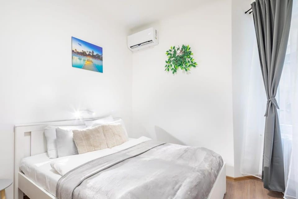Central - NEW - Quiet and Comfy Studio Apartment in Budapest