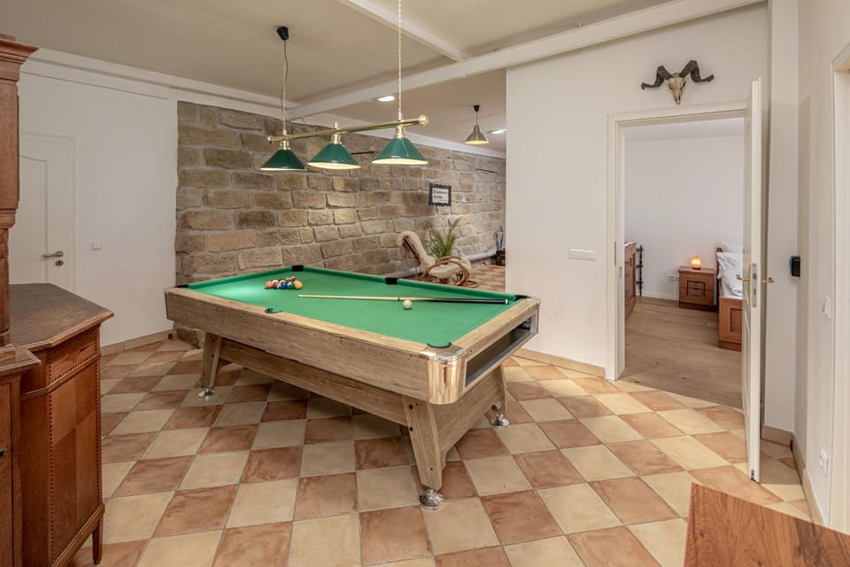 Communal lounge/ TV room, Billiard