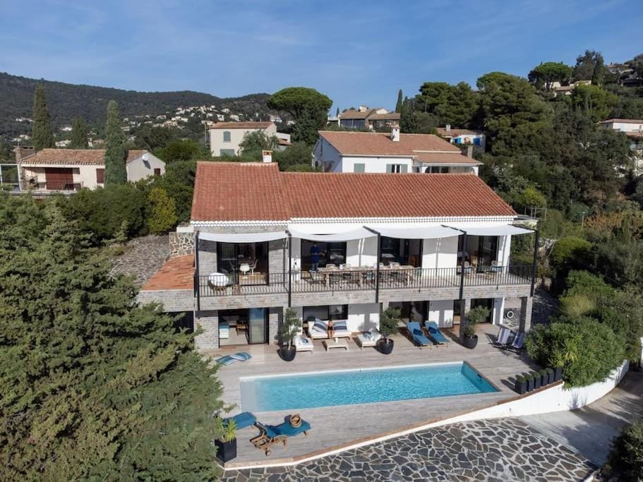 Villa classée 4 étoiles , vue mer , piscine, clim, parking Villa in La Croix-Valmer
