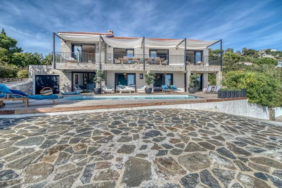 Villa 4 étoiles, 250m2, piscine, parking, vue mer Villa in La Croix-Valmer