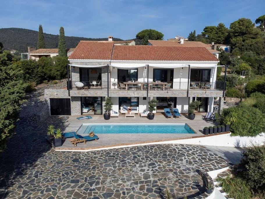 Villa 4 étoiles, 250m2, piscine, parking, vue mer Villa in La Croix-Valmer