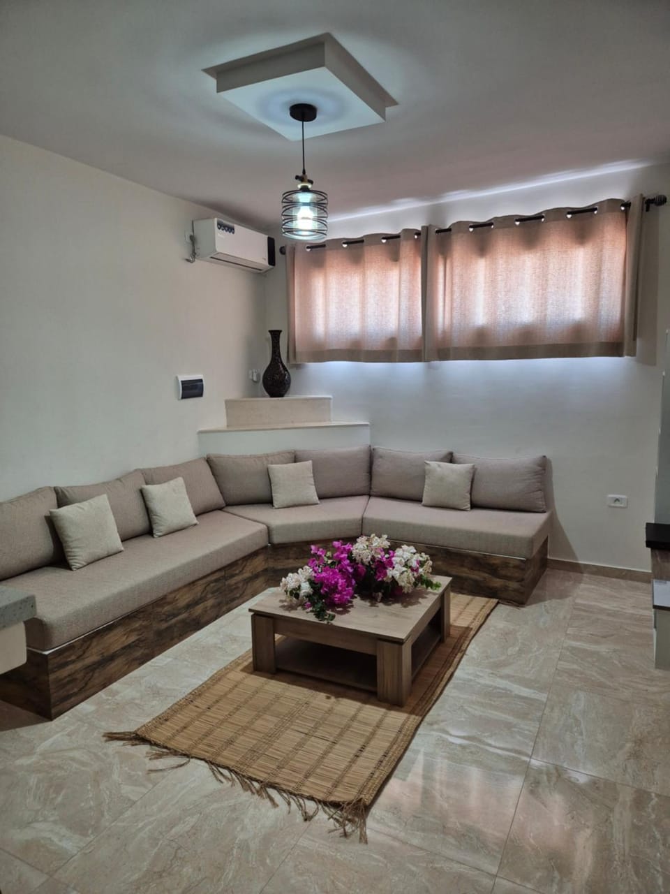 Living room, Seating area, air conditioner