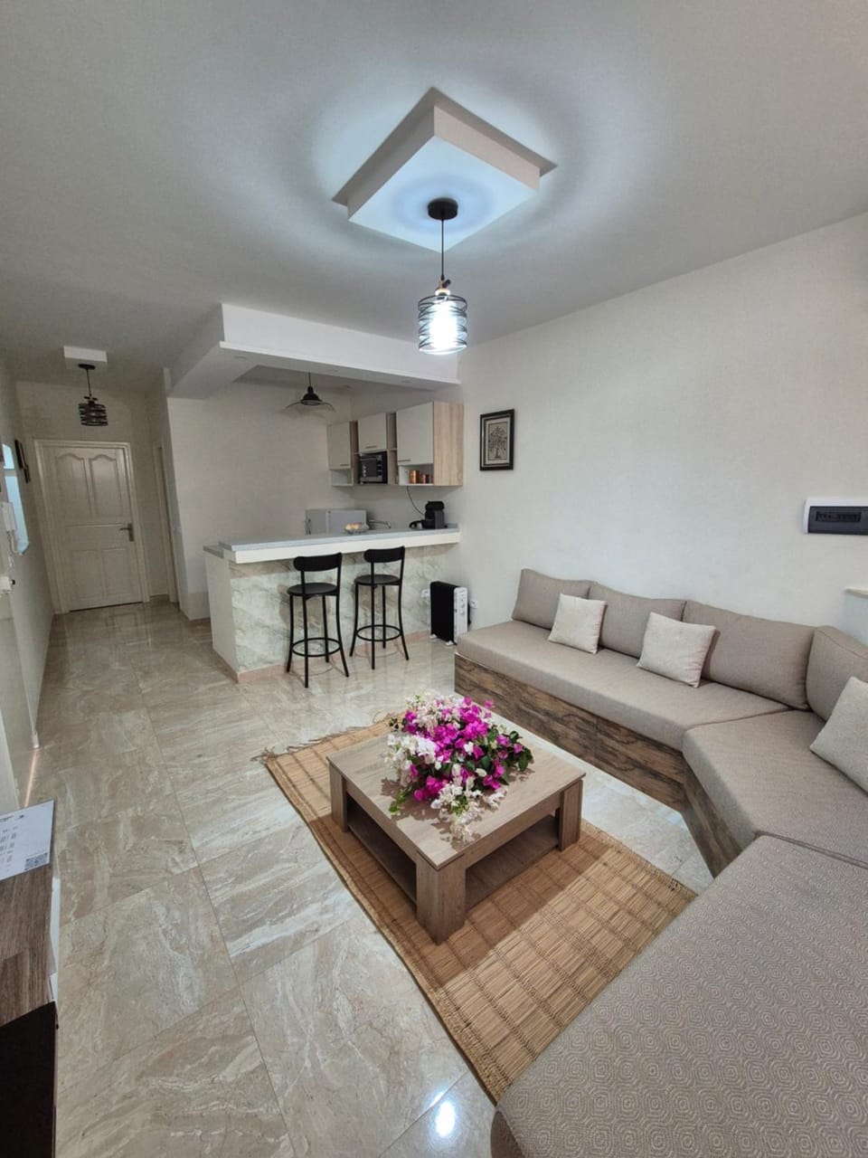 Kitchen or kitchenette, Living room, Seating area, Dining area