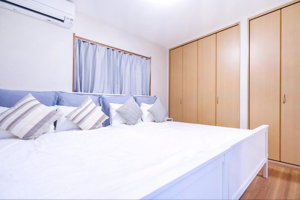 Charming Guesthouse in the Heart of Okubo 丶Steps to Metro and Convenient Travel! EoW4 Apartment in Shinjuku