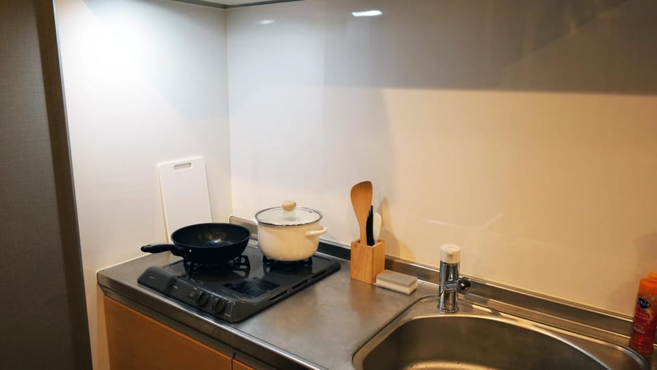 Charming Guesthouse in the Heart of Okubo 丶Steps to Metro and Convenient Travel! YoS4 Apartment in Shinjuku
