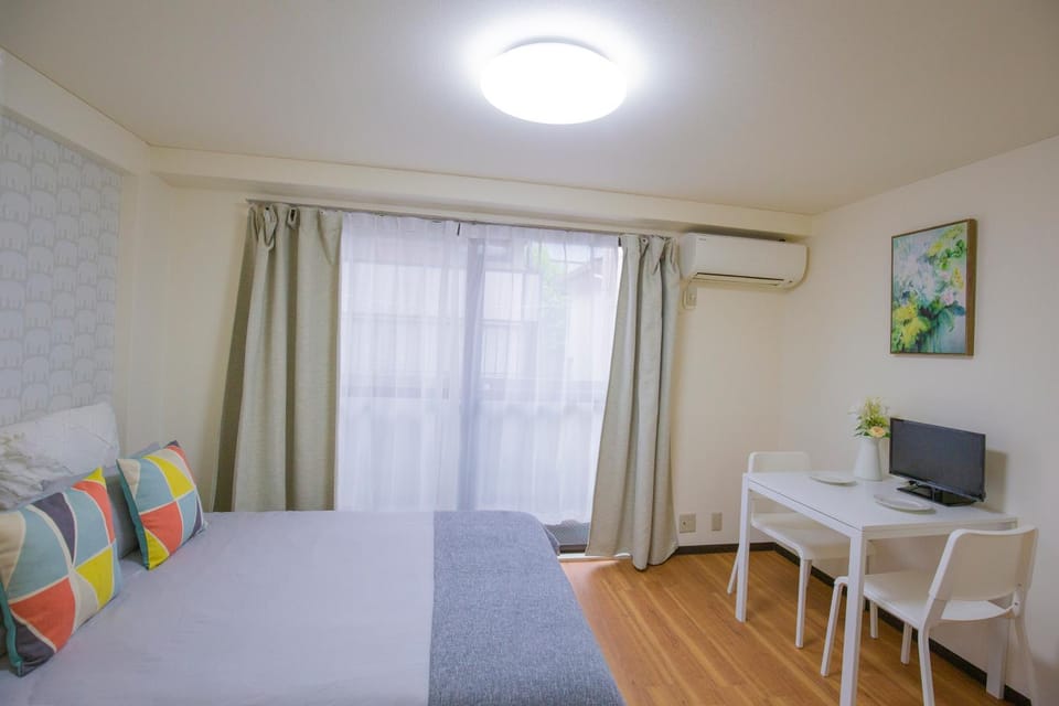Charming Guesthouse in the Heart of Okubo 丶Steps to Metro and Convenient Travel! EoS11 Apartment in Shinjuku