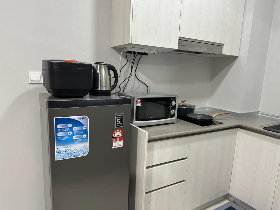 Kitchen or kitchenette, microwave, stove
