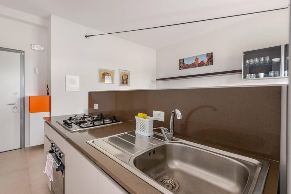 Kitchen or kitchenette, dishwasher, stove