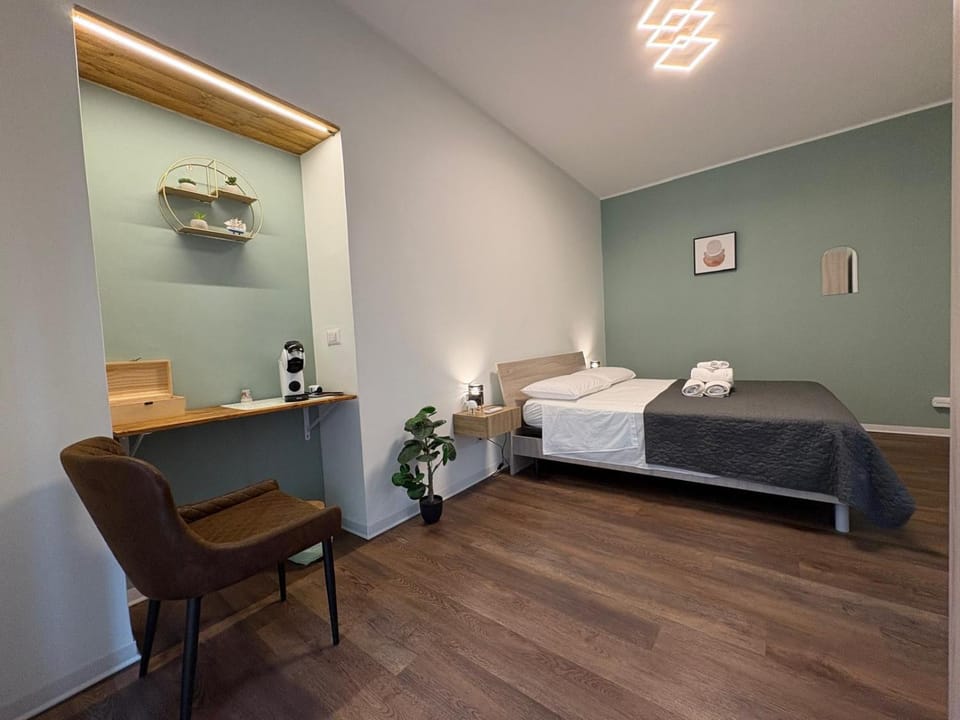 Bedroom, wardrobe, air conditioner