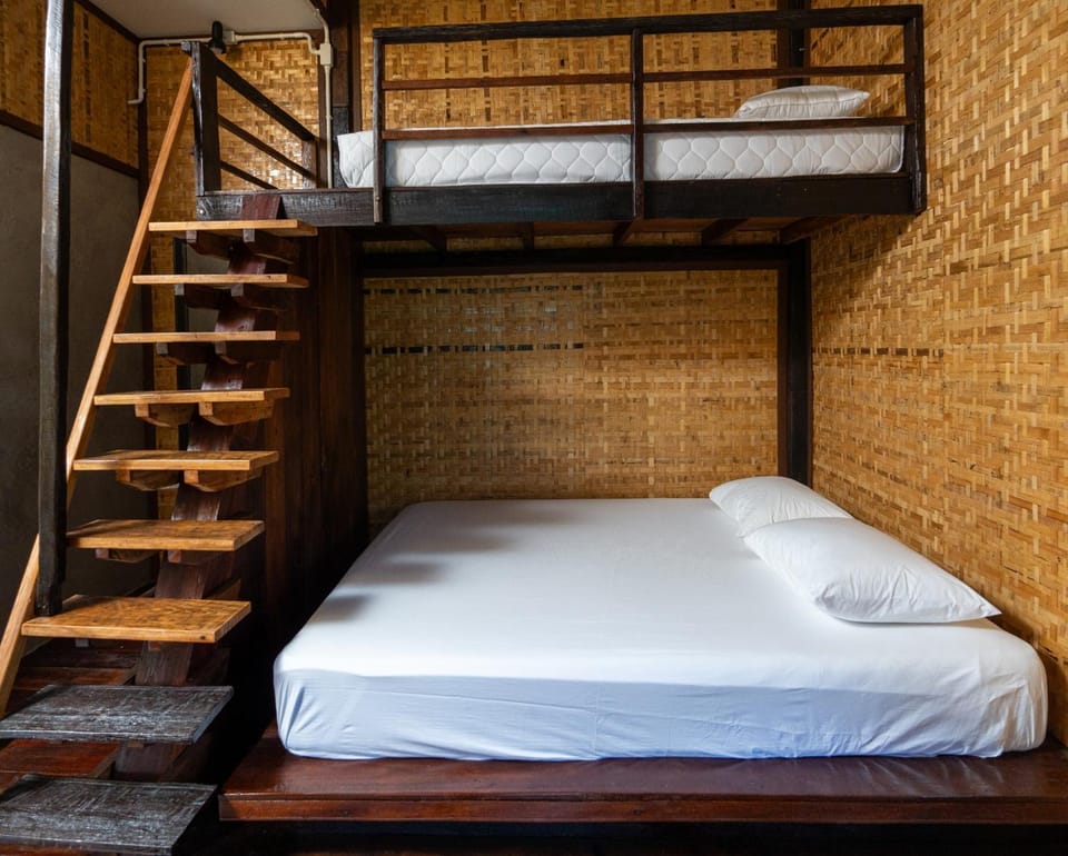 Bedroom, bunk bed